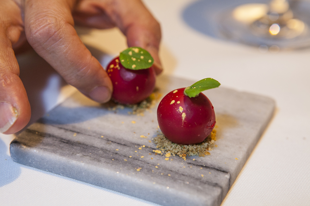 Las manzanas de vermú, el paso al humor con los postres. Las manzanas de vermú, el paso al humor con los postres.