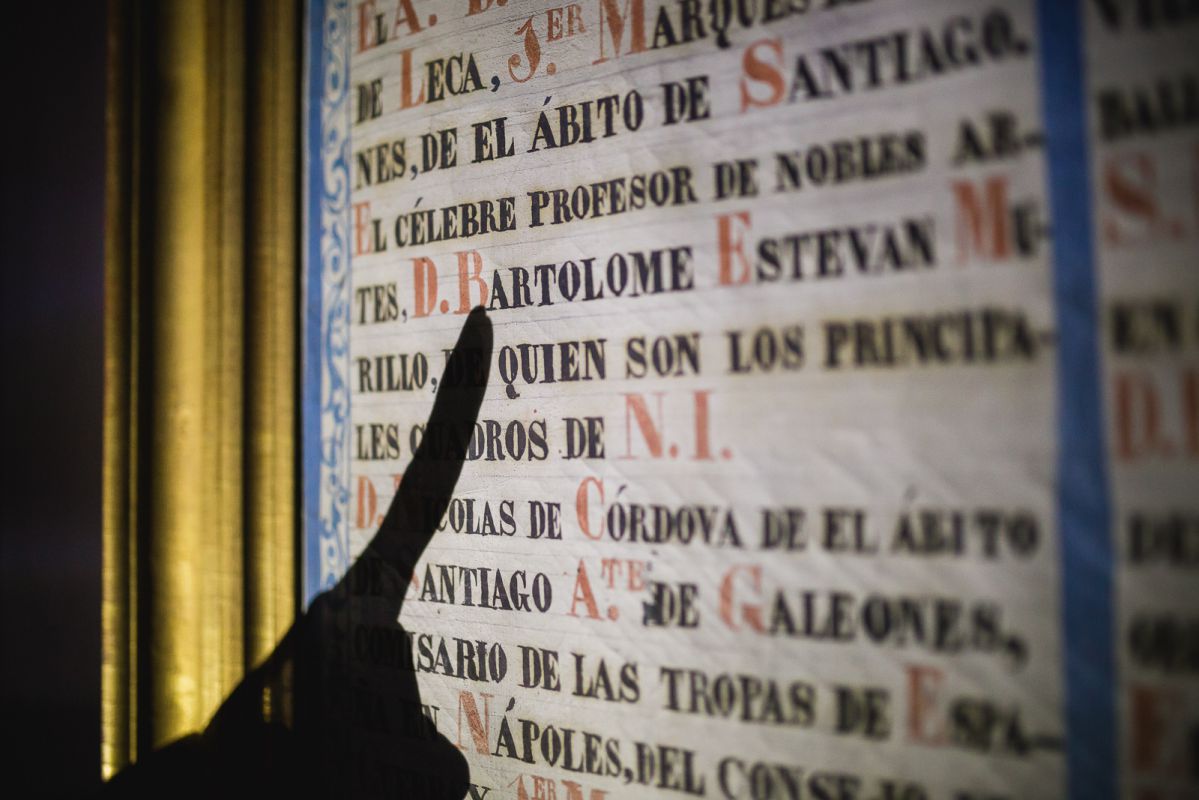 La guía señala la parte del documento donde indica que Murillo perteneció a la hermandad del Hosital de la Caridad, Sevilla. La guía señala la parte del documento donde indica que Murillo perteneció a la hermandad del Hosital de la Caridad, Sevilla.