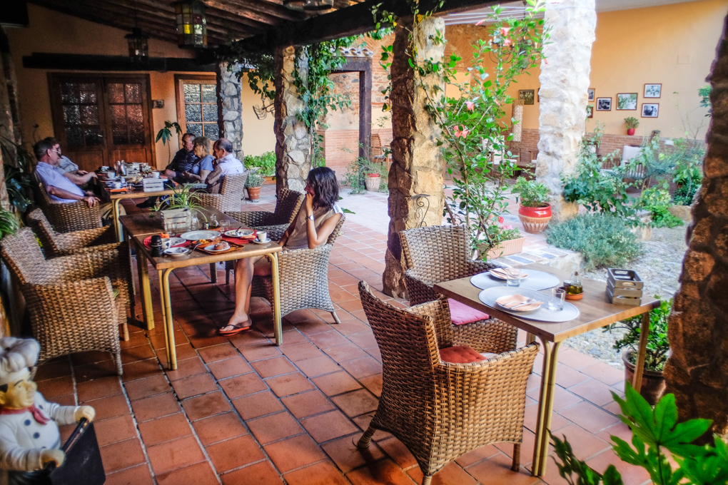 El patio interior es el restaurante ideal para desconectar, desayunar o cenar. El patio interior es el restaurante ideal para desconectar, desayunar o cenar.