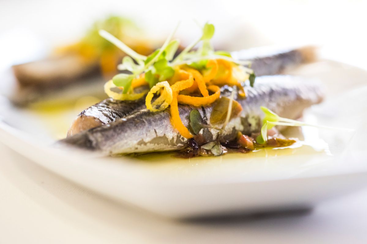 Plato de boquerones marinados de 'Casa Carmina', en El Saler (Parque Natural de La Albufera, Valencia). Plato de boquerones marinados de 'Casa Carmina', en El Saler (Parque Natural de La Albufera, Valencia).