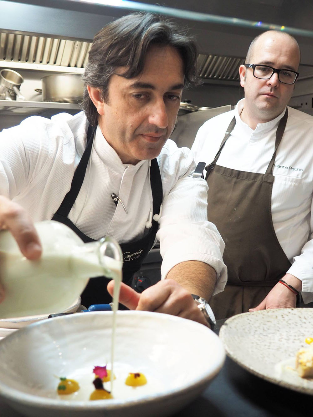 José Carlos García y Vicente Patiño, mano a mano. Foto: Valencia Culinary Meeting. José Carlos García y Vicente Patiño, mano a mano. Foto: Valencia Culinary Meeting.