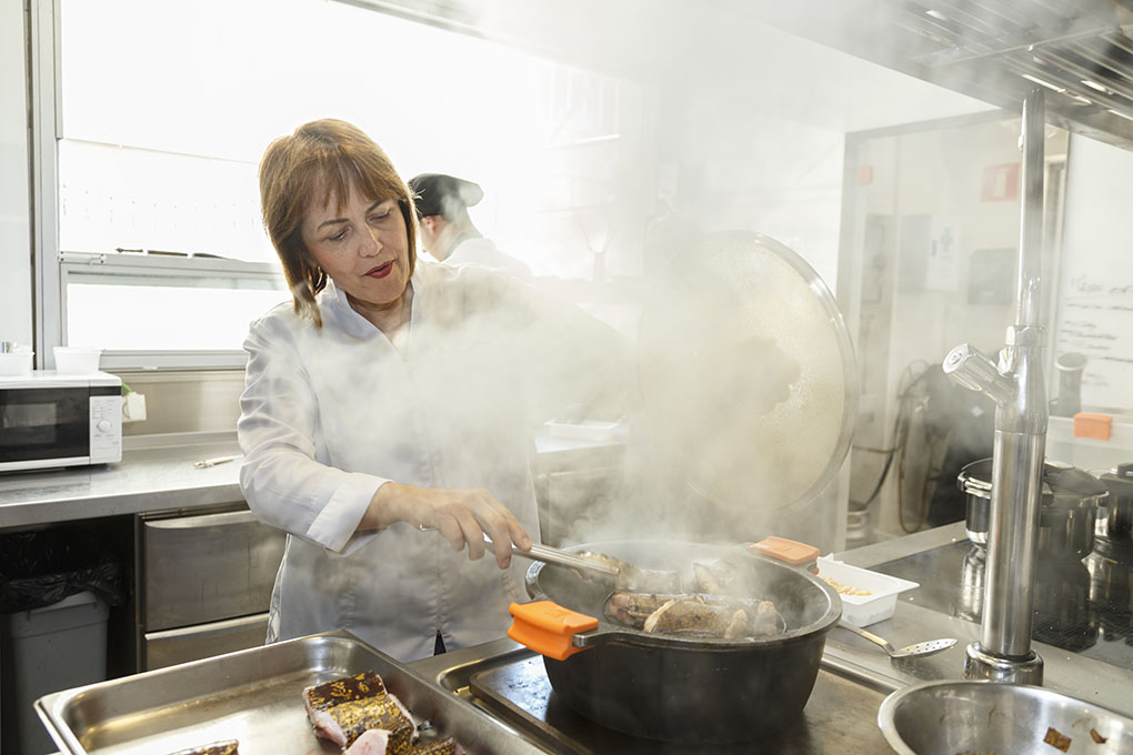 En cazuela o al horno, los arroces siempre se preparan con la fórmula de tiempo y dosificación de caldo y materia grasa. En cazuela o al horno, los arroces siempre se preparan con la fórmula de tiempo y dosificación de caldo y materia grasa.
