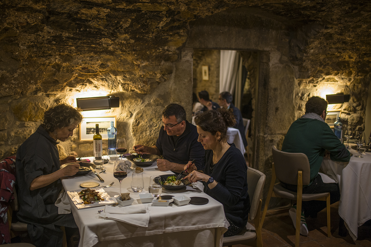 Madremanya (Báix Ampurdán) El restaurante de La Plaça es un buen lugar para las cenas. Madremanya (Báix Ampurdán) El restaurante de La Plaça es un buen lugar para las cenas.