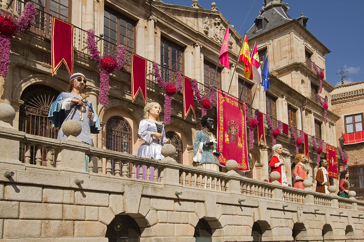 Así se engalana el Ayuntamiento de la ciudad para festejar su Semana Grande. Foto: Shutterstock Así se engalana el Ayuntamiento de la ciudad para festejar su Semana Grande. Foto: Shutterstock
