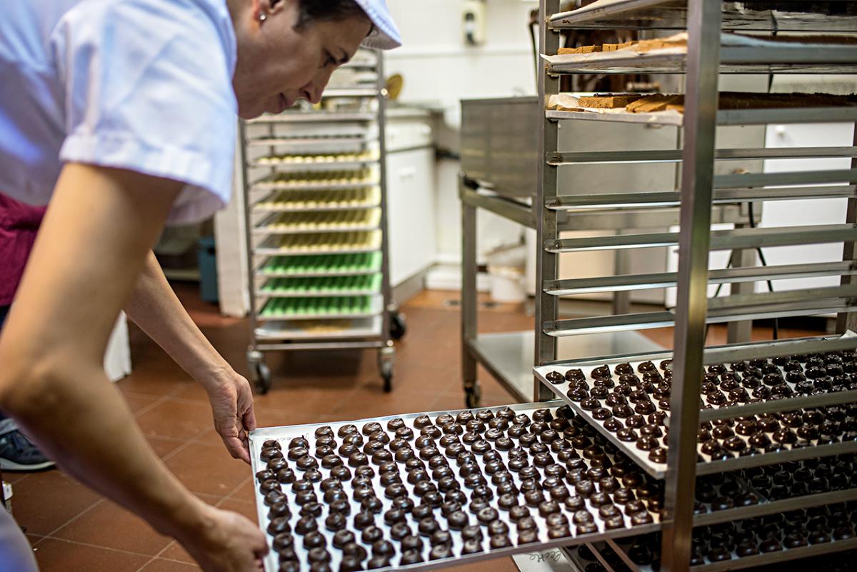 En la fábrica de chocolates Mendaro, en Guipúzcoa. En la fábrica de chocolates Mendaro, en Guipúzcoa.