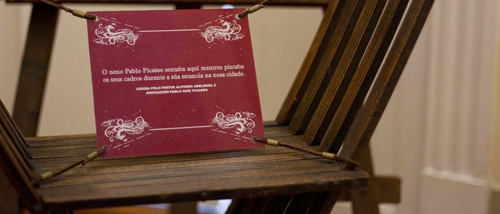 Silla usada por Picasso cuando era aún un niño para sentarse a pintar. Silla usada por Picasso cuando era aún un niño para sentarse a pintar.