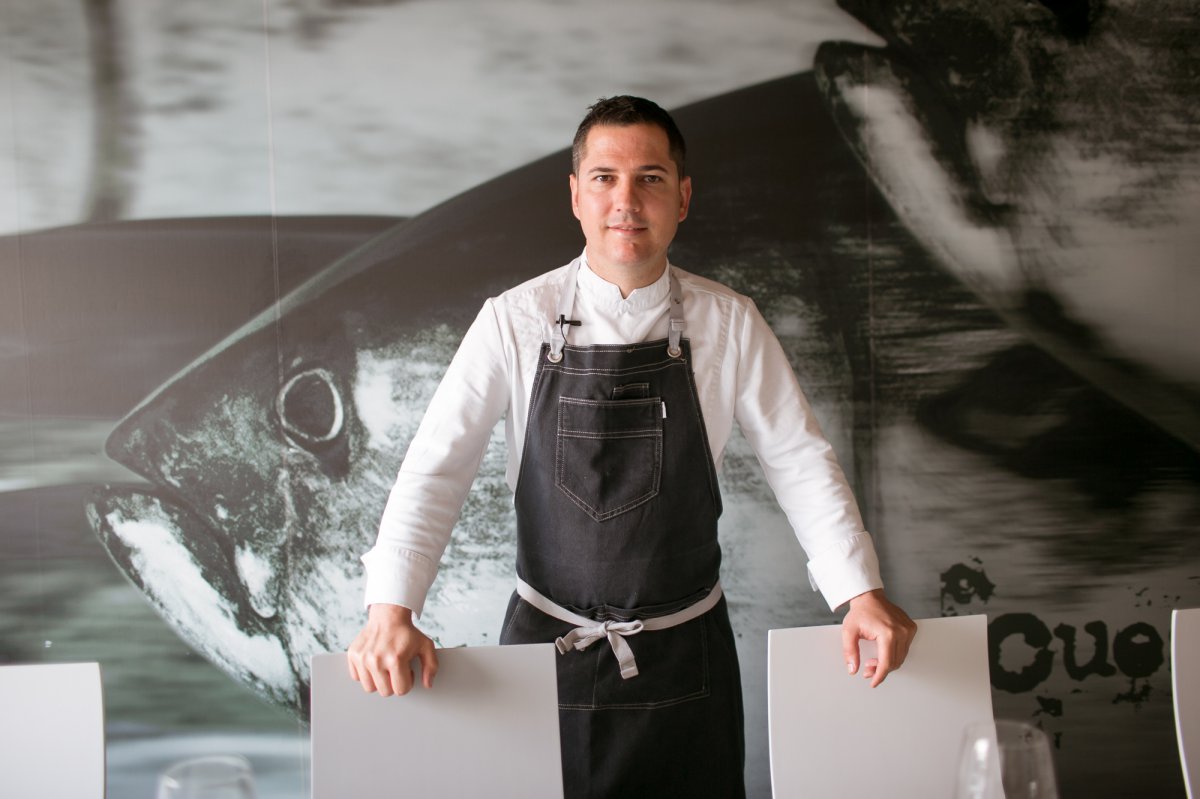 Julio Vázquez es el jefe de cocina y lleva 15 años junto a José. Julio Vázquez es el jefe de cocina y lleva 15 años junto a José.