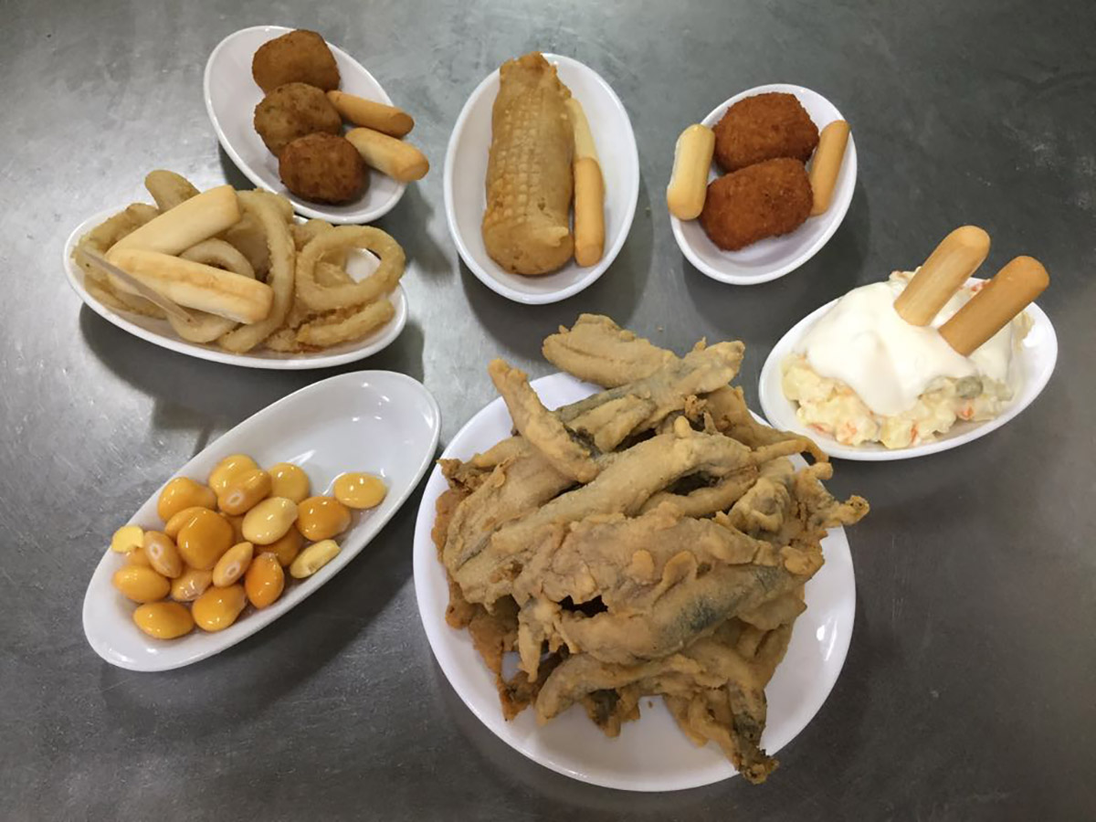 Los platos más representativos de esta bodega de Triana'. Foto: Blanco Cerrillo. Los platos más representativos de esta bodega de Triana'. Foto: Blanco Cerrillo.