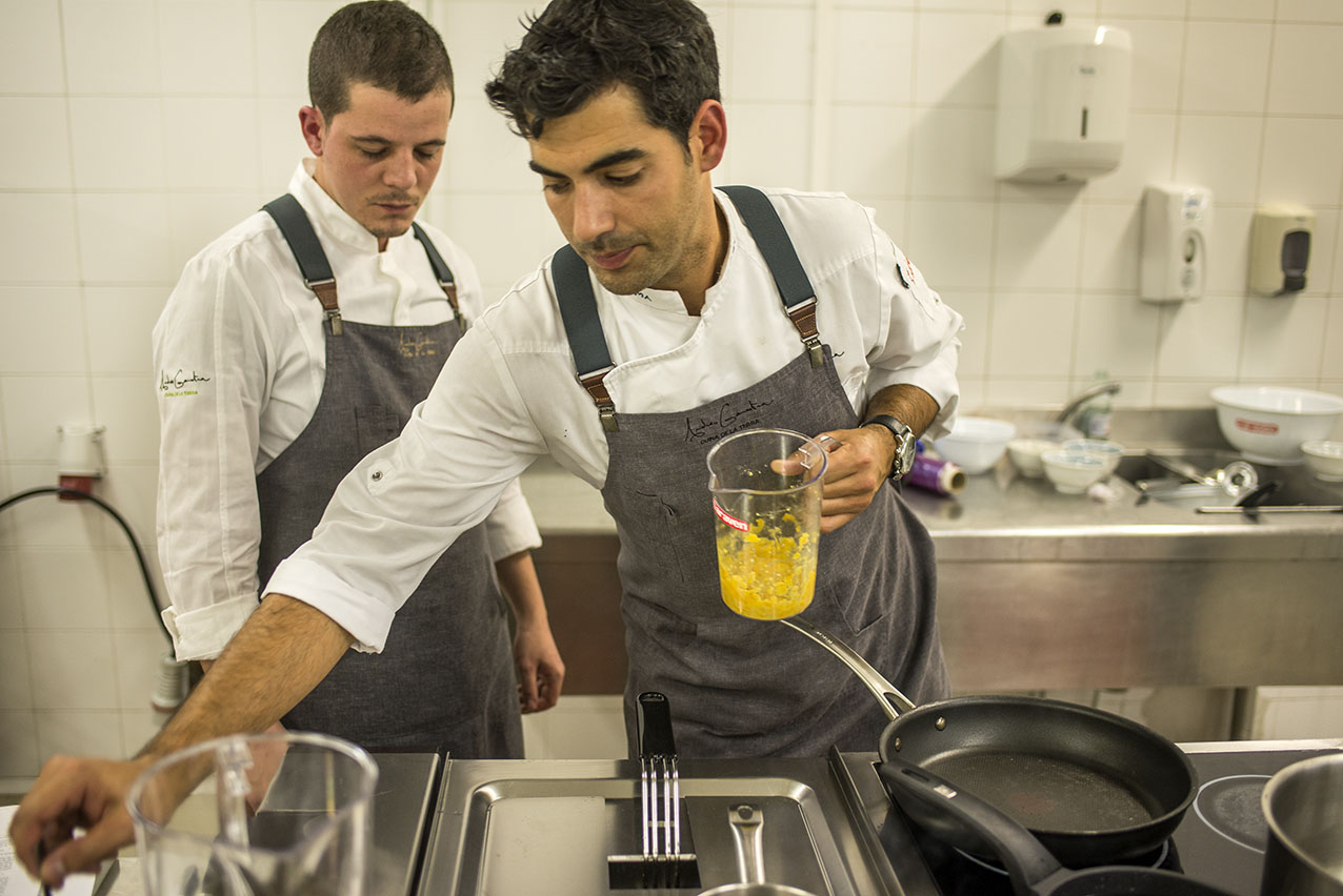El chef Andreu Genestra durante su 'master class' en San Sebastián Gastronomika 2017. El chef Andreu Genestra durante su 'master class' en San Sebastián Gastronomika 2017.