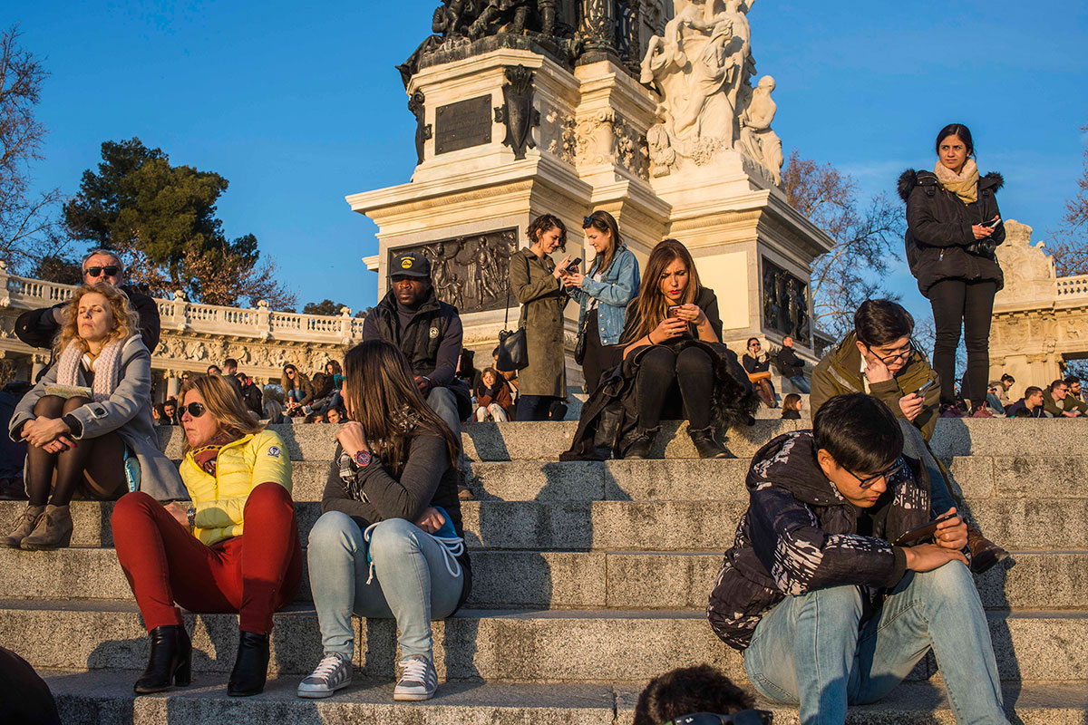 ¿Qué sería del Retiro sin su gente? El parque madrileño está siempre lleno. ¿Qué sería del Retiro sin su gente? El parque madrileño está siempre lleno.