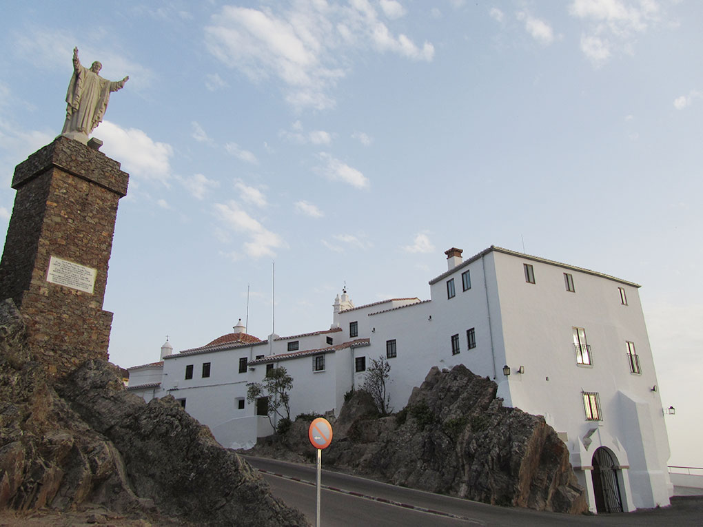 Santuario de Nuestra Señora de la Montaña. Foto: Banco de Imágenes del Ayuntamiento de Cáceres. Santuario de Nuestra Señora de la Montaña. Foto: Banco de Imágenes del Ayuntamiento de Cáceres.