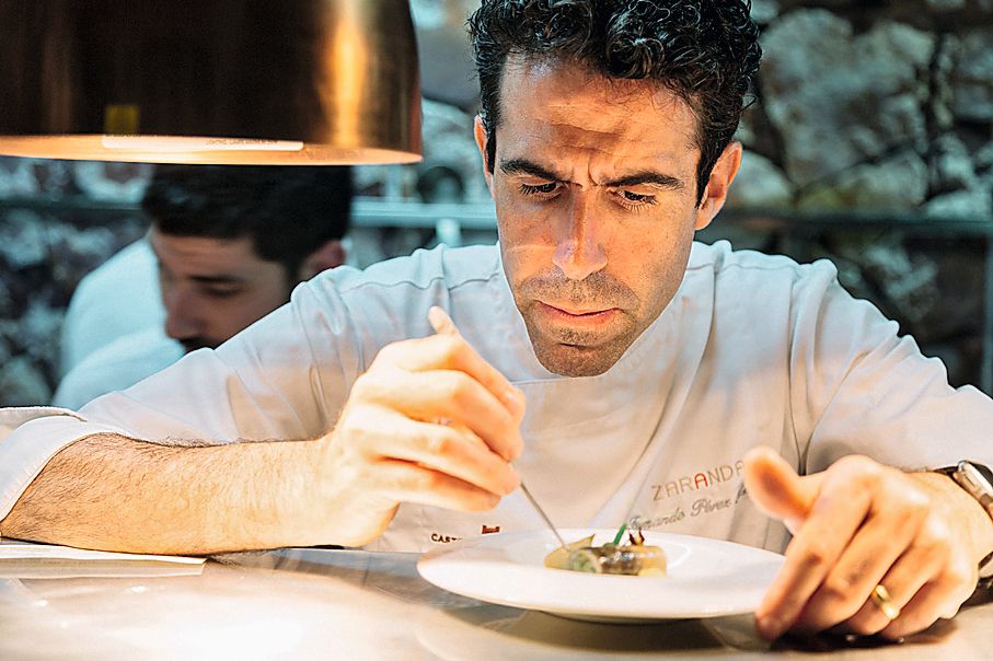 En su cocina de 'Zaranda', el chef monta platos imaginativos y llenos de sabor local. En su cocina de 'Zaranda', el chef monta platos imaginativos y llenos de sabor local.