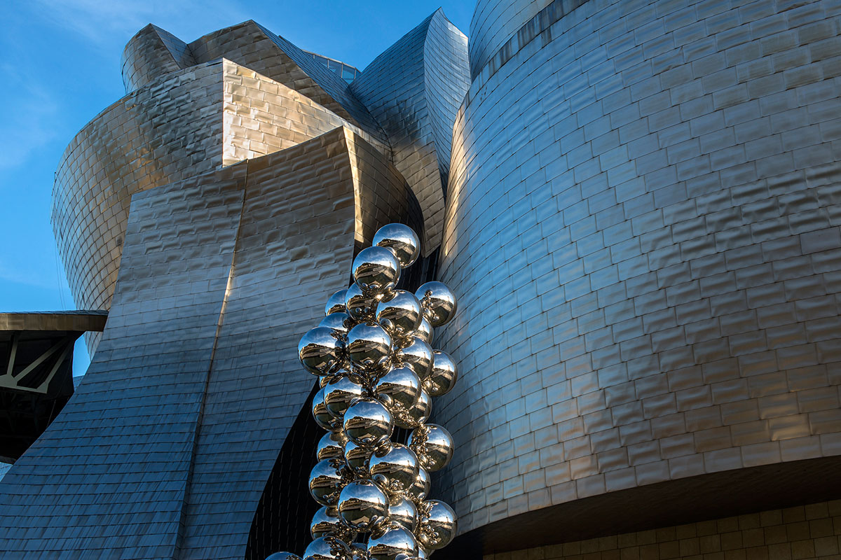El Gran Árbol y el Ojo, de Anish Kapoor. El Gran Árbol y el Ojo, de Anish Kapoor.