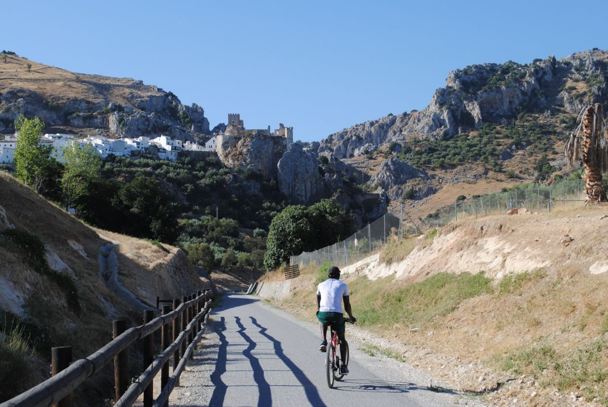La vista del castillo de Zuheros es uno de los momentos álgidos de la ruta. La vista del castillo de Zuheros es uno de los momentos álgidos de la ruta.