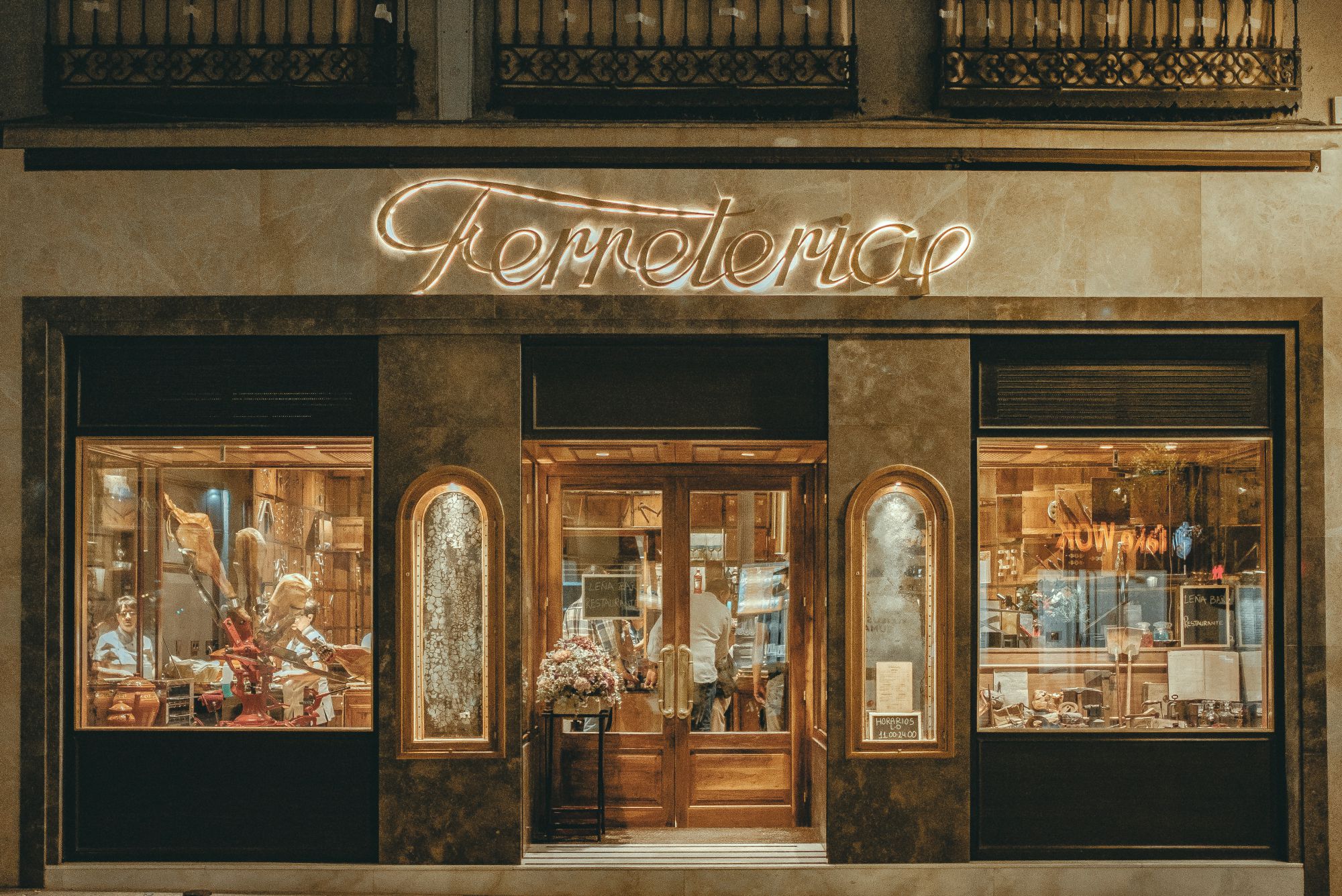 La ferretería más antigua de Madrid se ha convertido en un restaurante en el que el jamón es el protagonista. Foto: Ferretería by Ego. La ferretería más antigua de Madrid se ha convertido en un restaurante en el que el jamón es el protagonista. Foto: Ferretería by Ego.