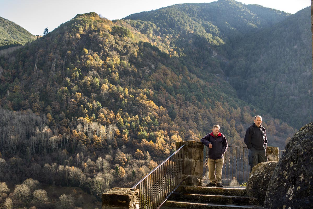 Al pie de la muralla. Al pie de la muralla.