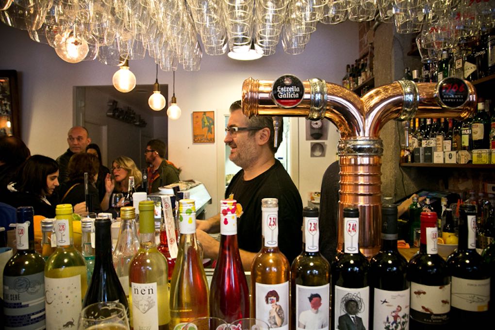 Jordi, uno de los vecinos más queridos del barrio. Foto: Senyor Vermut. Jordi, uno de los vecinos más queridos del barrio. Foto: Senyor Vermut.