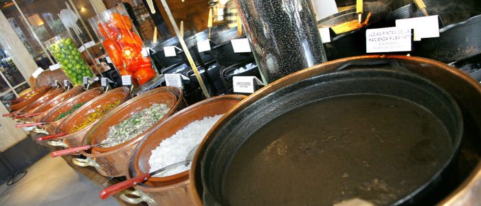 la Feijoada es un plato tradicional de Brasil. la Feijoada es un plato tradicional de Brasil.