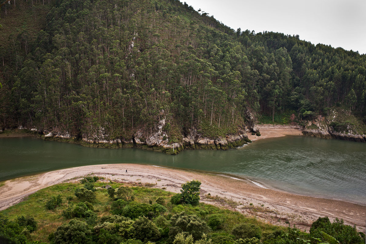 La desembocadura del Nansa o Tina Menor, lugar de ensueño. Foto: Sofía Moro. La desembocadura del Nansa o Tina Menor, lugar de ensueño. Foto: Sofía Moro.