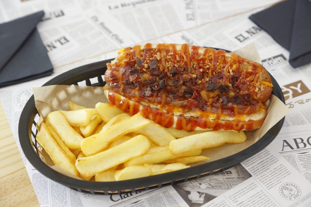 El perrito The New York Times tiene bacon y salsa BBQ El perrito The New York Times tiene bacon y salsa BBQ
