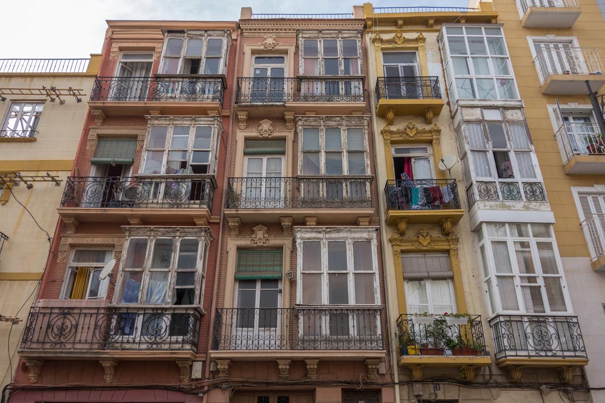 Las calles de Cartagena con frecuencia recuerdan a las de Lisboa. Foto: Ramón Peco y Manuel Martínez. Las calles de Cartagena con frecuencia recuerdan a las de Lisboa. Foto: Ramón Peco y Manuel Martínez.