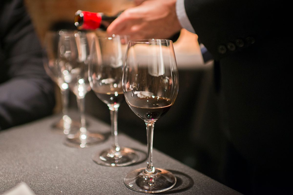 Un vino generoso dulce para terminar el festín. Un vino generoso dulce para terminar el festín.