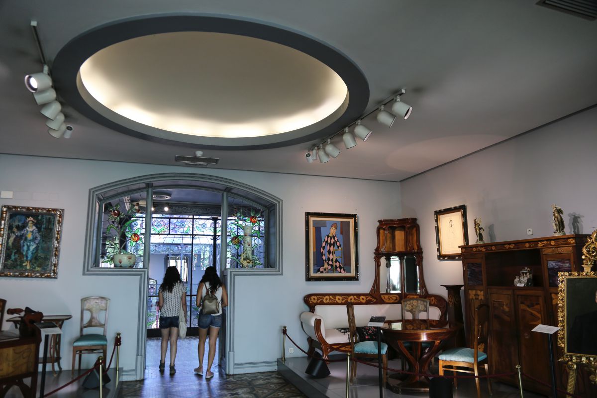 Casa Lis, un Museo de Art Nouveau y Art Déco y el único ejemplo de arquitectura modernista de la ciudad. Casa Lis, un Museo de Art Nouveau y Art Déco y el único ejemplo de arquitectura modernista de la ciudad.