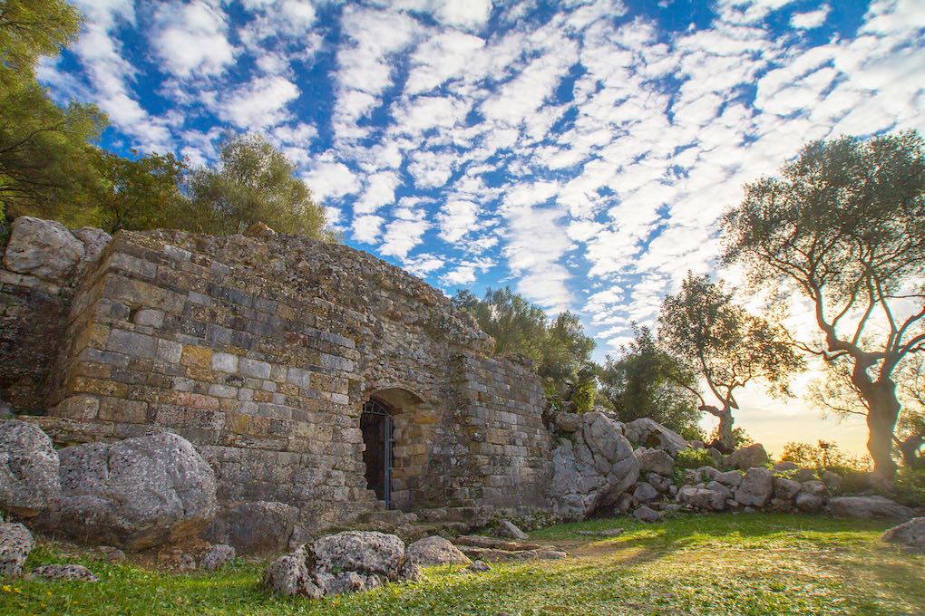 El mausoleo del yacimiento romano de Ocuri. El mausoleo del yacimiento romano de Ocuri.