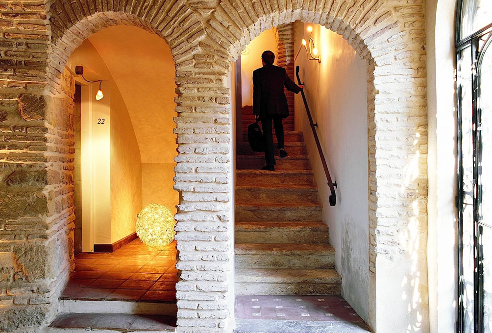 Un hotel que combina el minimalismo con la historia. Un hotel que combina el minimalismo con la historia.