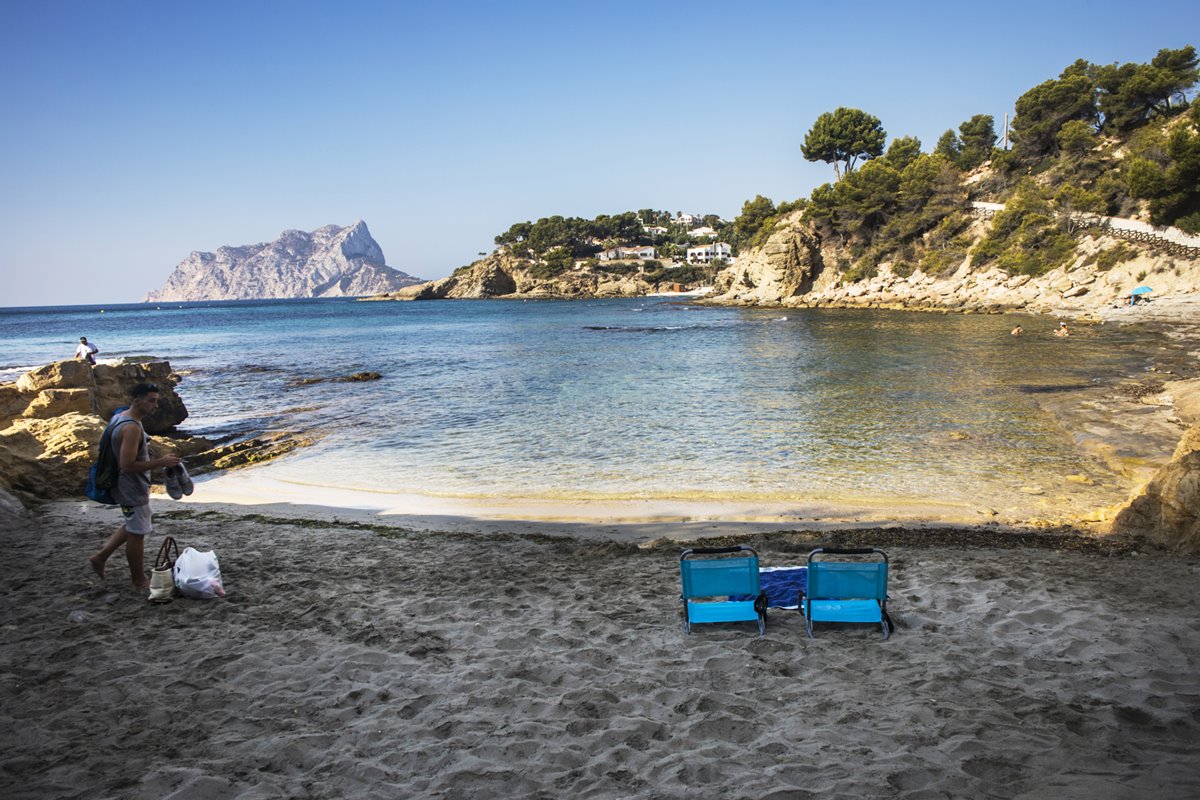 Si quieres intimidad y agua cristalina, Cala Fustera es el sitio. Si quieres intimidad y agua cristalina, Cala Fustera es el sitio.