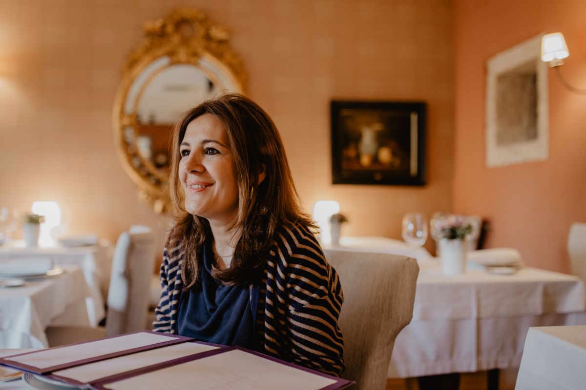 Luisa en el restaurante del hotel, 'Filigrana'. Luisa en el restaurante del hotel, 'Filigrana'.