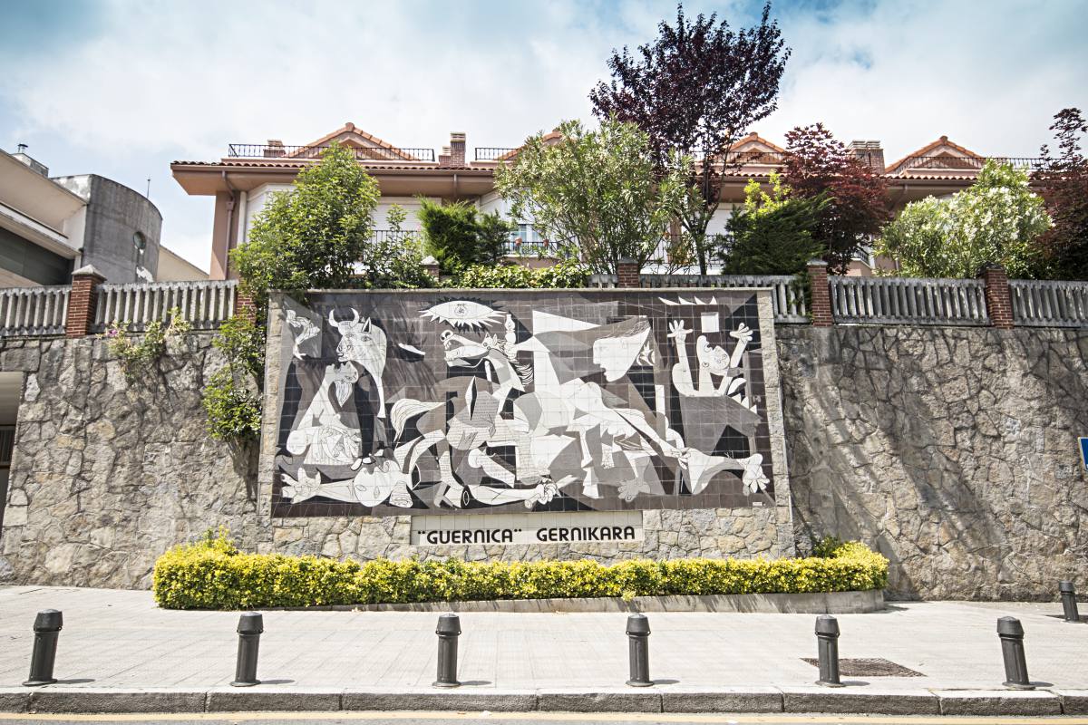 Guernica, símbolo de la concordia. Foto Shutterstock Guernica, símbolo de la concordia. Foto Shutterstock