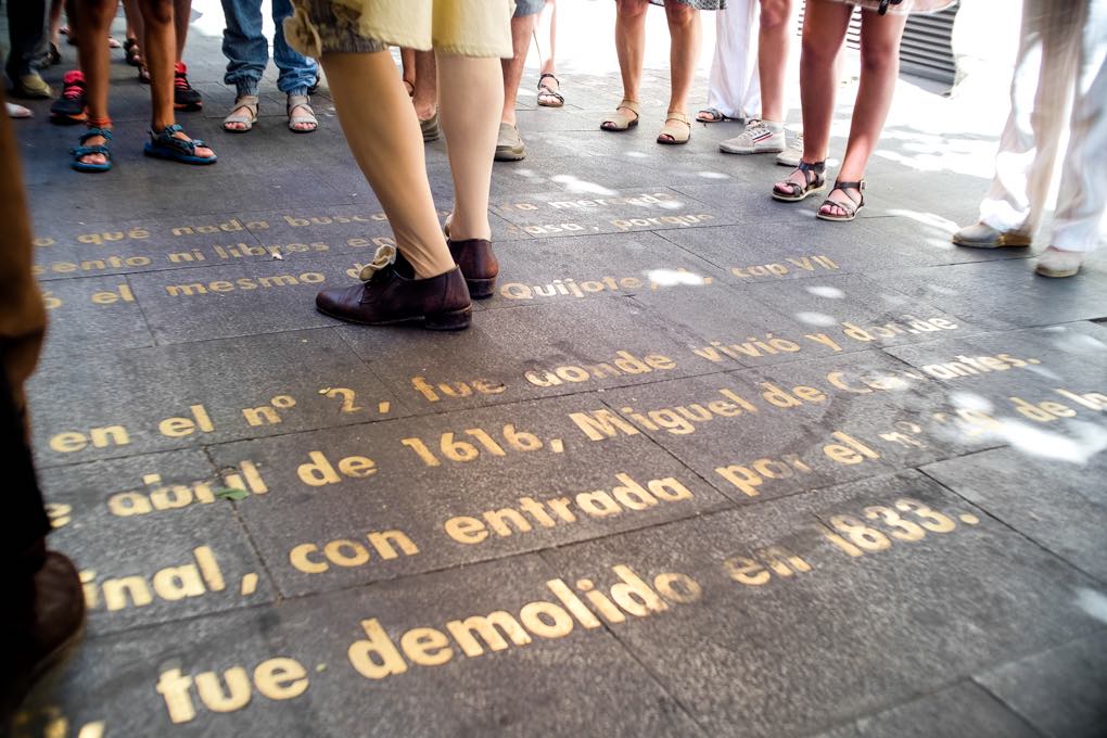 Letras y Espadas Letras y Espadas