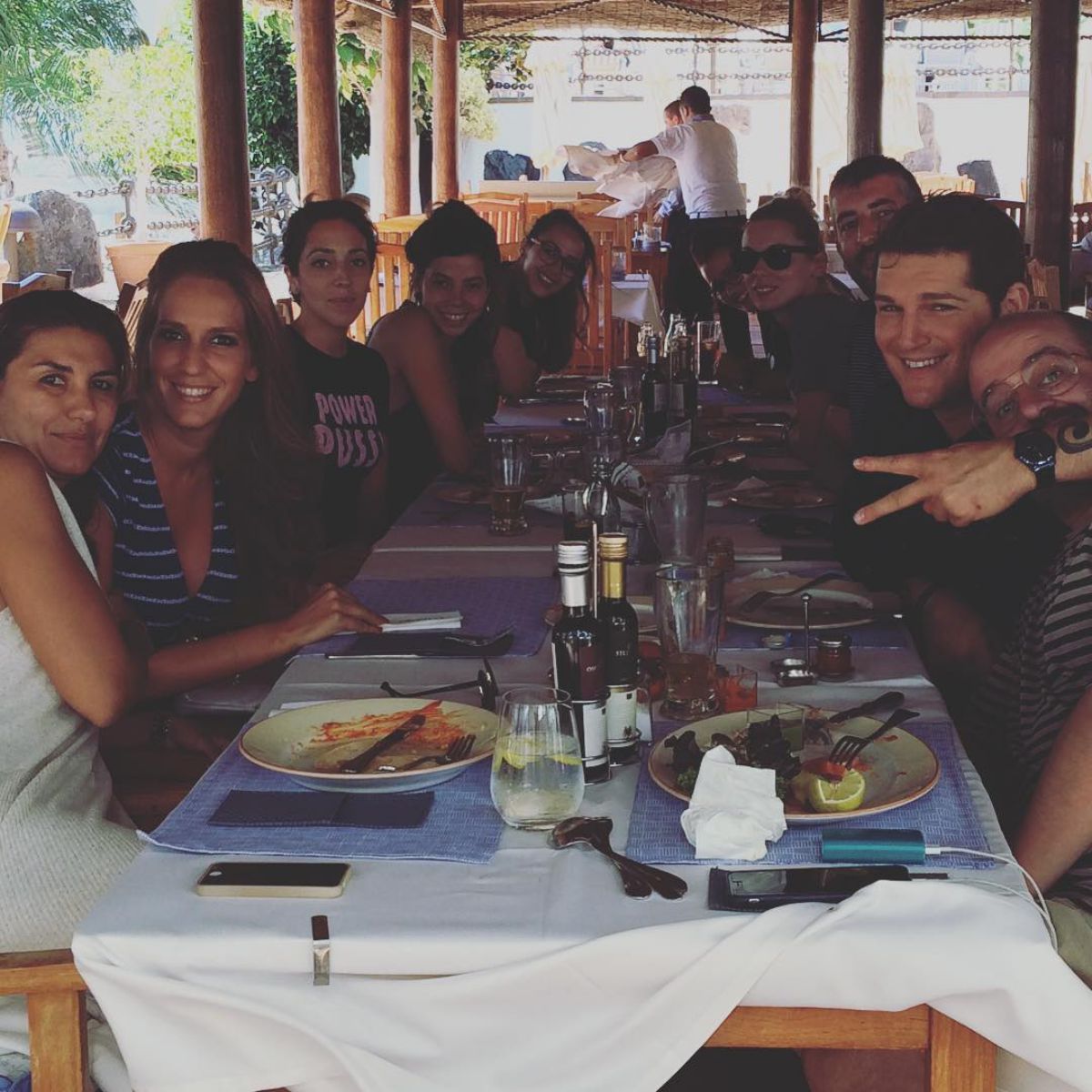 Comiendo con amigos en el hotel 'Princesa Yaiza', Lanzarote. Foto: Instagram. Comiendo con amigos en el hotel 'Princesa Yaiza', Lanzarote. Foto: Instagram.