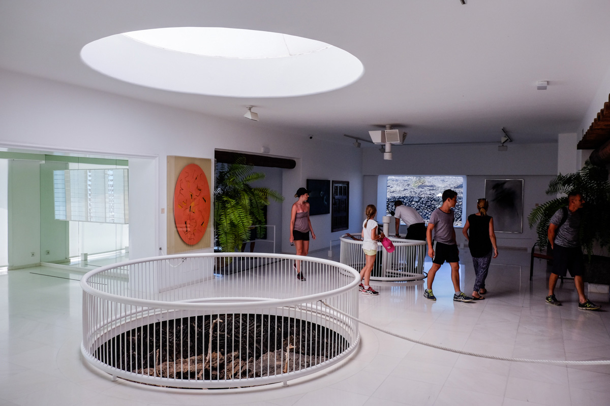 La sede de la Fundación acoge una importante colección de arte contemporáneo. La sede de la Fundación acoge una importante colección de arte contemporáneo.