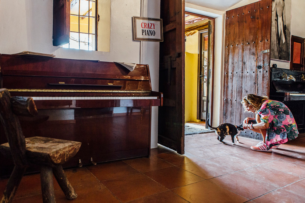 El 'Hotel Pikes', en Ibiza, es una cadena de sorpresas. Foto: César Cid. El 'Hotel Pikes', en Ibiza, es una cadena de sorpresas. Foto: César Cid.