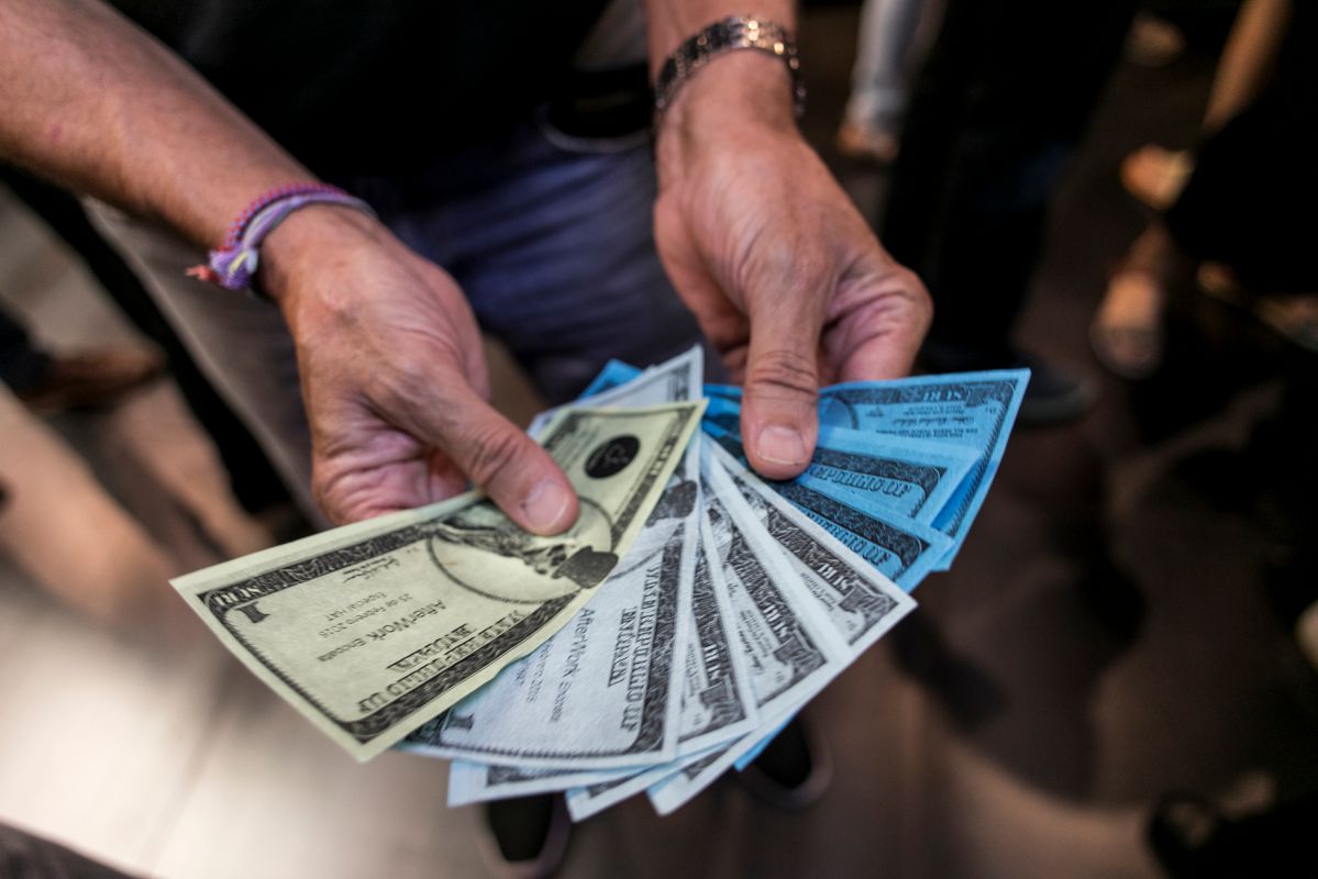 Las invitaciones para su 'afterwork' se inspiran en los billetes de dólar. Las invitaciones para su 'afterwork' se inspiran en los billetes de dólar.