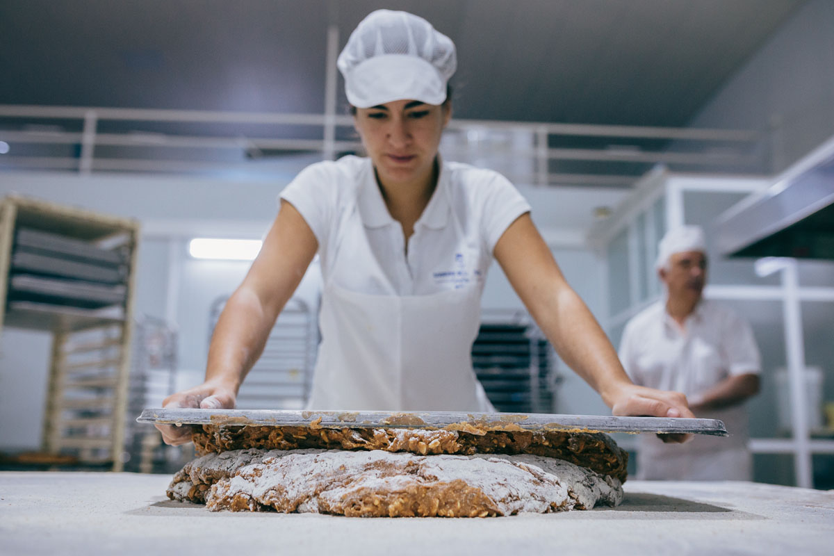 El alfajor es de orígen árabe y es muy energético. El alfajor es de orígen árabe y es muy energético.
