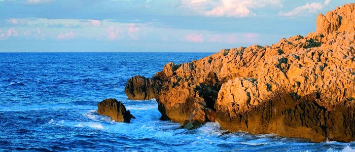 Acantilados cala Ratjada. Acantilados cala Ratjada.