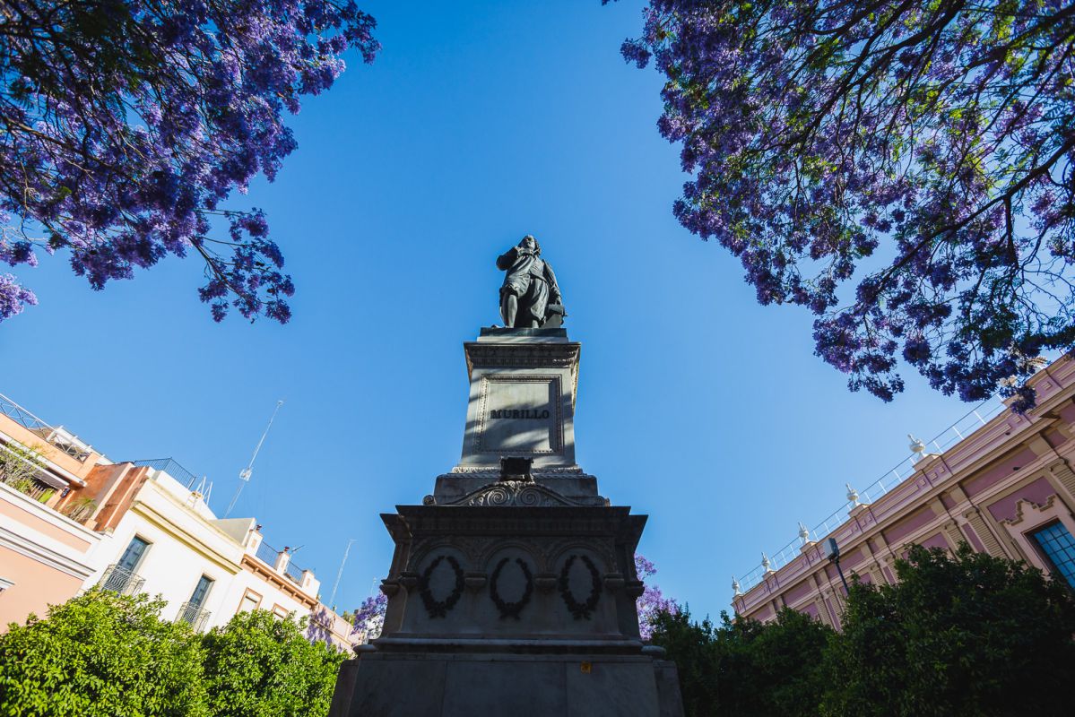 Monumento a Murillo en la Plaza del Museo de Bellas Artes. Monumento a Murillo en la Plaza del Museo de Bellas Artes.