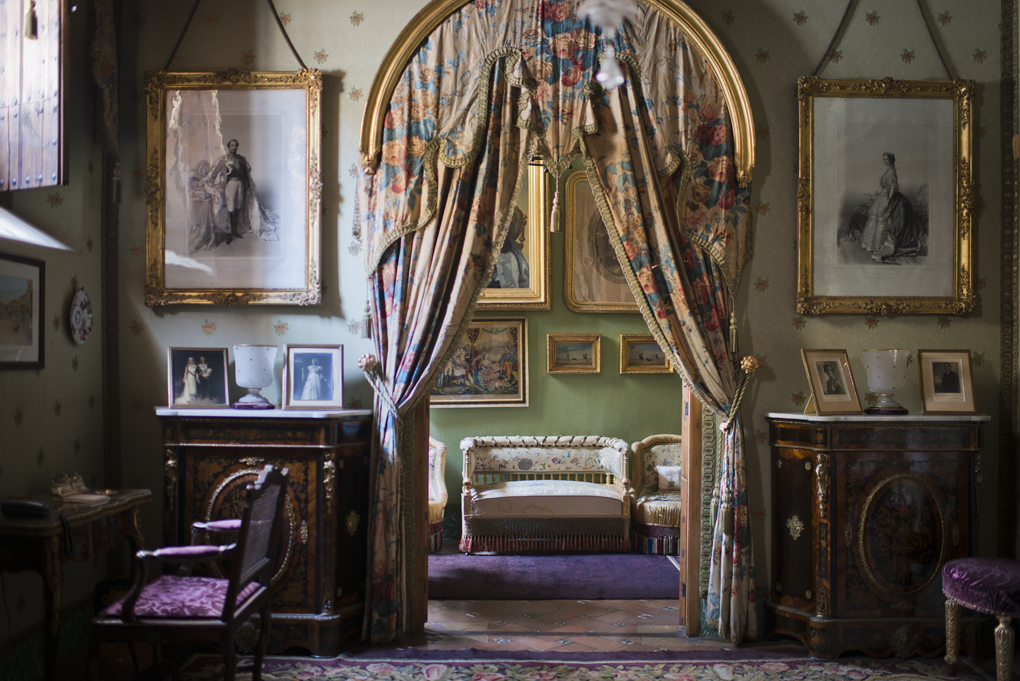 Salones privados decorados con numerosos recuerdos de los emperadores. Salones privados decorados con numerosos recuerdos de los emperadores.