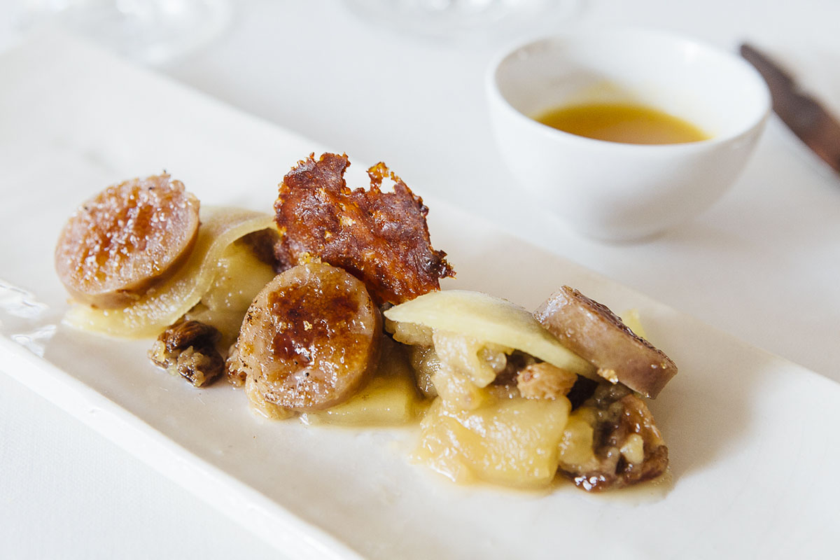 De los más curiosos productos de L'Empordà: la butifarra dulce, que sirve de entrante o como postre. De los más curiosos productos de L'Empordà: la butifarra dulce, que sirve de entrante o como postre.