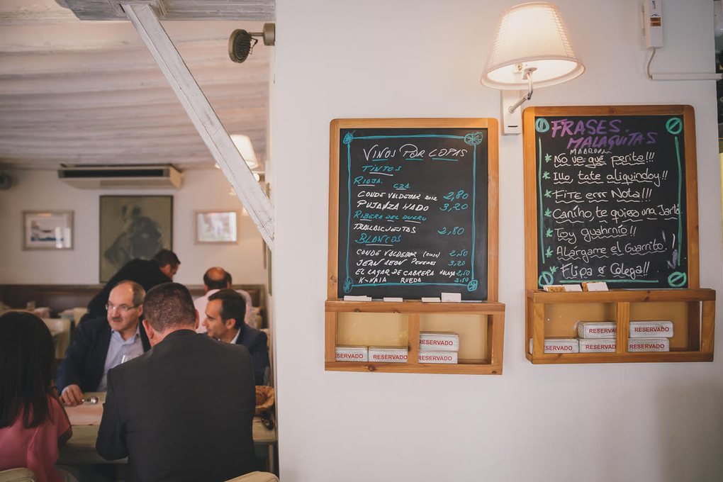 Esta taberna en el centro de Málaga se ha convertido en todo un referente. Esta taberna en el centro de Málaga se ha convertido en todo un referente.