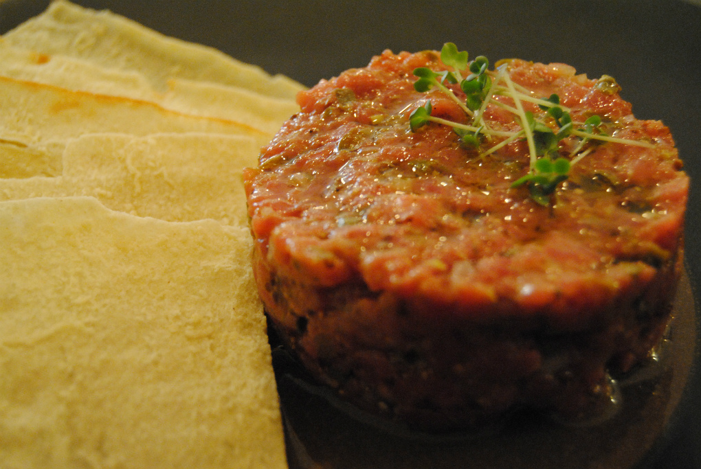 El steak tartar de Monocrom. Foto: E.R. El steak tartar de Monocrom. Foto: E.R.