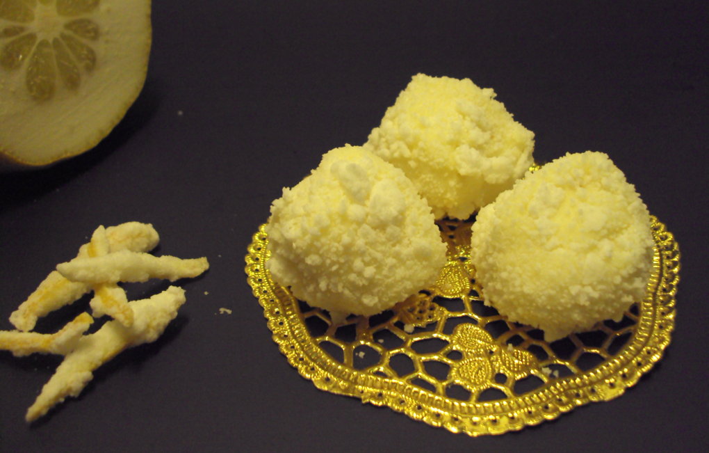 Trufas blancas con jengibre confitado. Trufas blancas con jengibre confitado.
