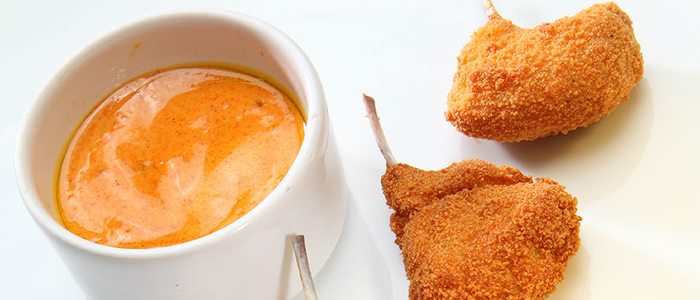 Costillas de conejo a la milanesa con mayonesa de pimentón, restaurante Dos Cielos. Costillas de conejo a la milanesa con mayonesa de pimentón, restaurante Dos Cielos.
