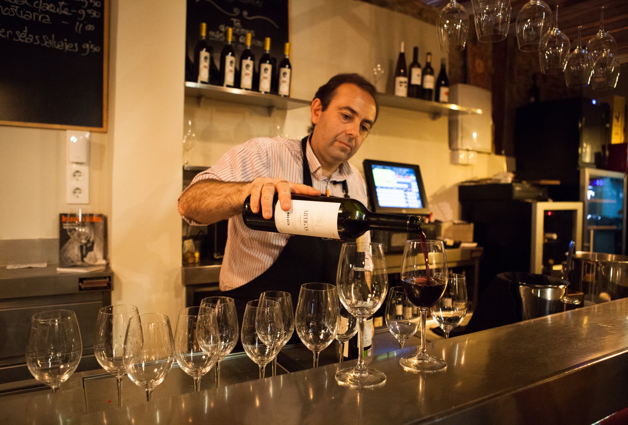 La carta de vinos aúna 60 referencias nacionales y extranjeras. La carta de vinos aúna 60 referencias nacionales y extranjeras.