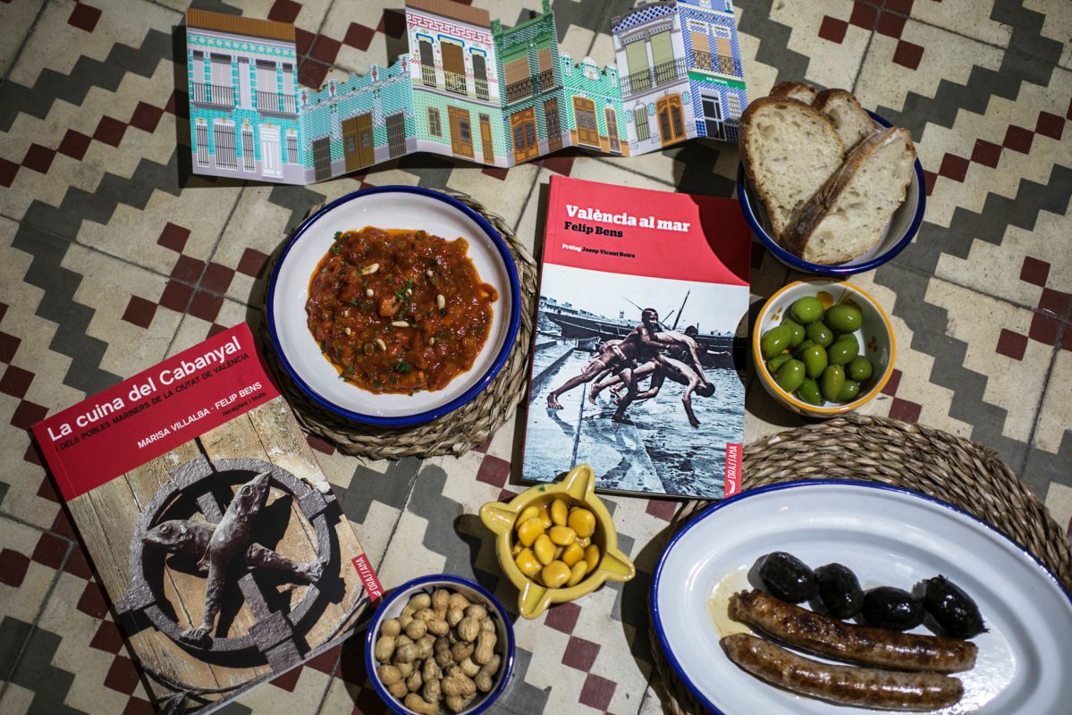 Lecturas para una inmersión gastrocultural en un barrio histórico de pescadores como el Cabanyal. Vajilla de 'Simple'. Lecturas para una inmersión gastrocultural en un barrio histórico de pescadores como el Cabanyal. Vajilla de 'Simple'.