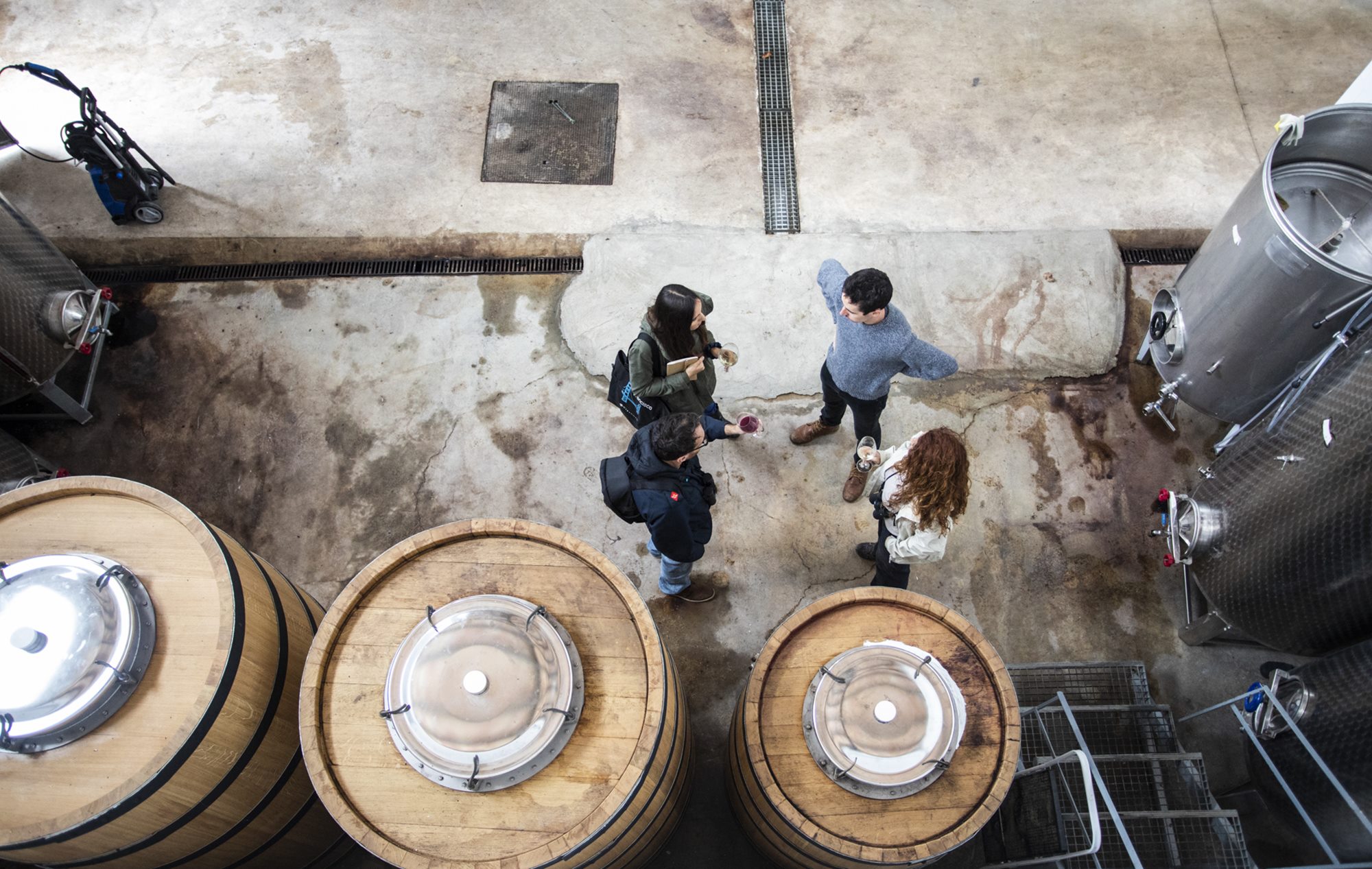 Brindis entre los bidones tras la ruta "pajarera". Brindis entre los bidones tras la ruta "pajarera".