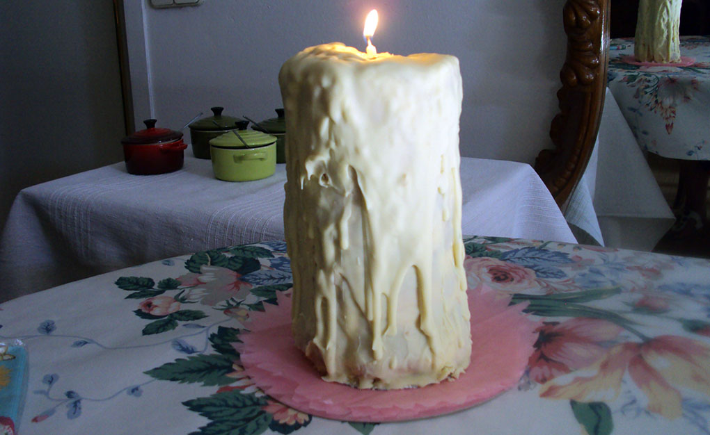 Velón de Navidad de chocolate blanco y castañas. Velón de Navidad de chocolate blanco y castañas.